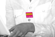 Badge magnÃ©tique sur une chemise